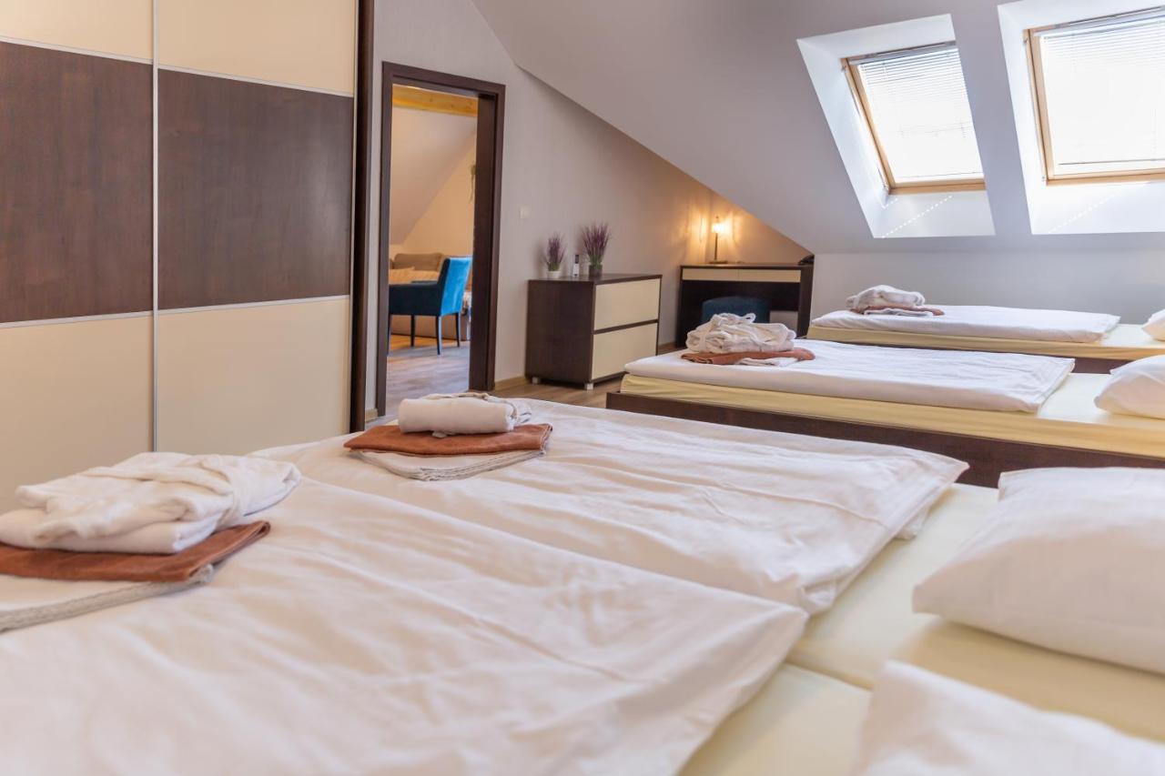Apartman Aqua Besenova Bagian luar foto